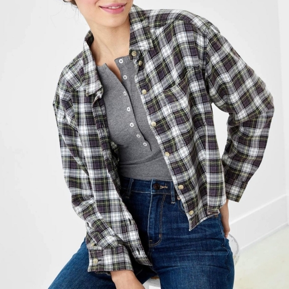 American Eagle Cropped Flannel Patch Shirt NWT SZ MEDIUM - Picture 2 of 10